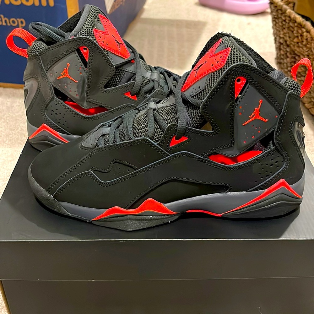 Jordan True Flight BG size 4.5Y - never worn with box